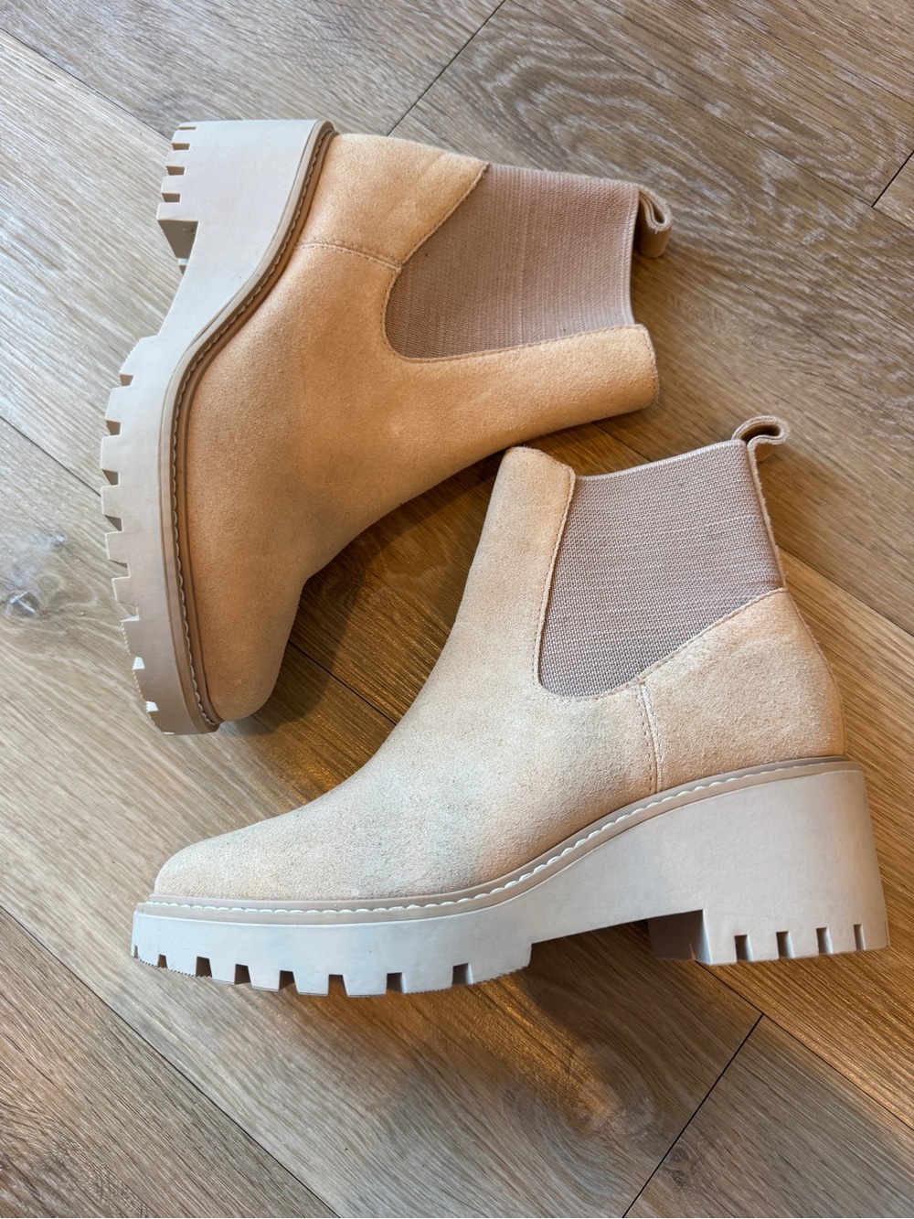 Dolce Vita Beige / Tan Chelsea Lug Ankle Boots. Women size 5.5 ankle boots